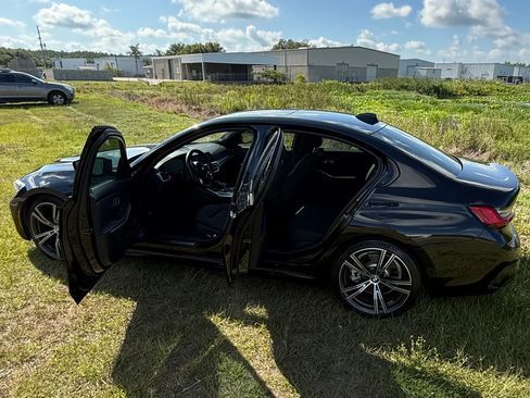 Used 2020 BMW 330i Sedan w/ M Sport Package RWD image 5
