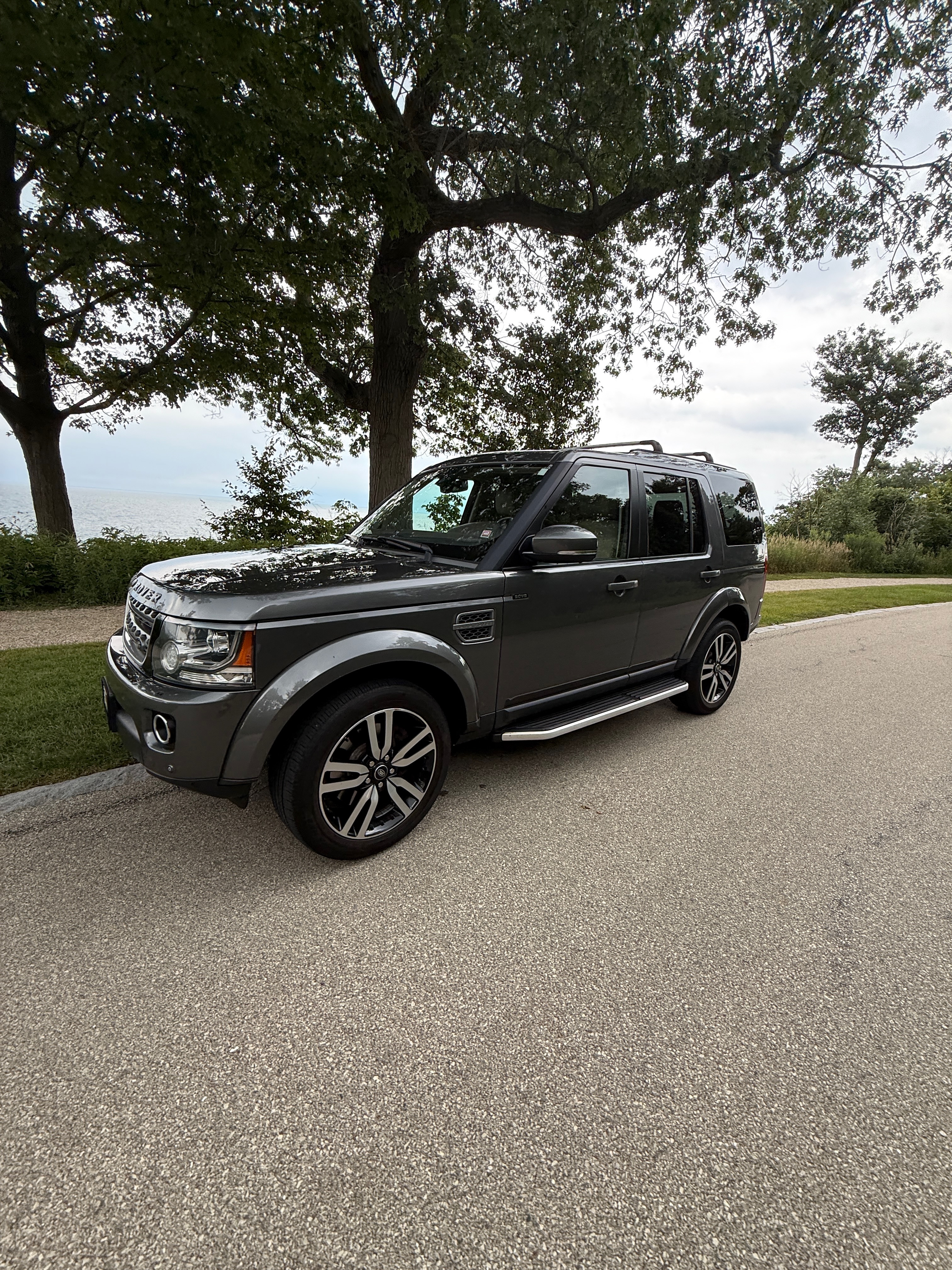 Used 2015 Land Rover LR4 HSE AWD/4WD image 2