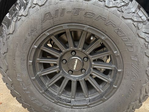 Used 2025 Jeep Wrangler Sport image 5