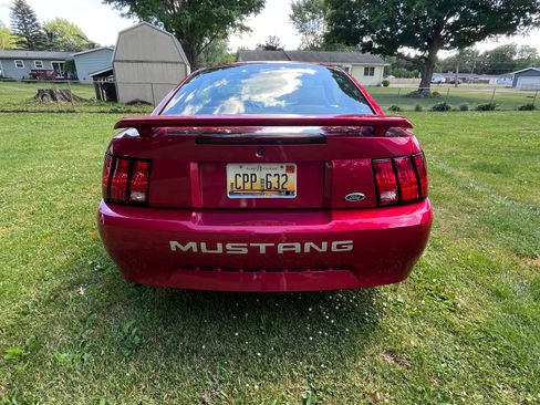 Used 2001 Ford Mustang Coupe RWD image 4