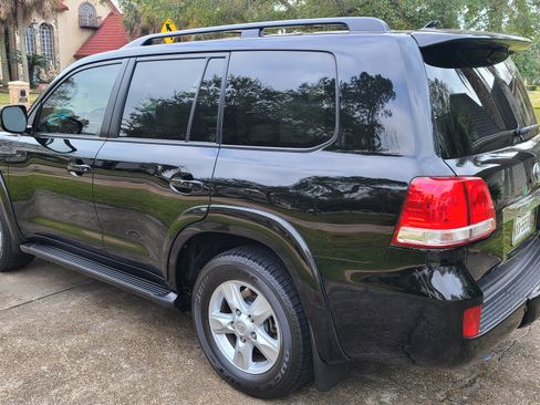 Used 2011 Toyota Land Cruiser w/ Upgrade Pkg image 14