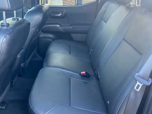 Used 2022 Toyota Tacoma TRD Sport w/ TRD Premium Sport Package AWD/4WD image 20