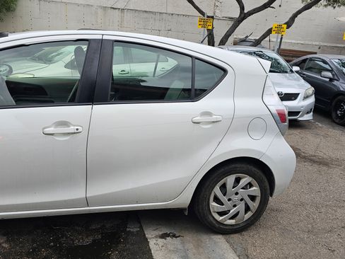 Used 2014 Toyota Prius C One image 6