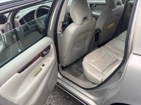 Used 2005 Volvo V70 2.4 FWD image 14