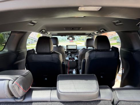Used 2025 Toyota Sienna XSE w/ XSE Plus Package FWD image 22