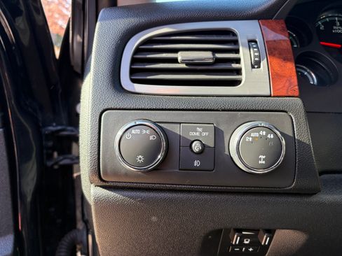 Used 2014 Chevrolet Suburban LTZ image 13