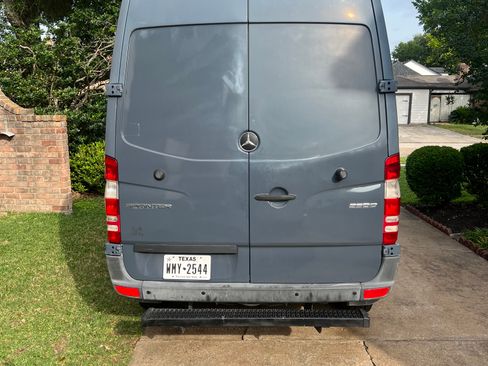 Used 2018 Mercedes-Benz Sprinter 2500 image 13