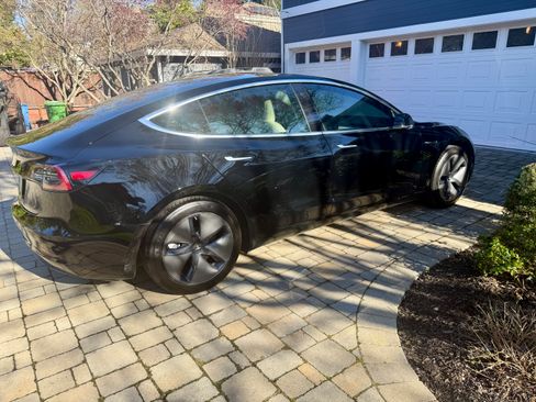 Used 2020 Tesla Model 3 Standard Range Plus image 2