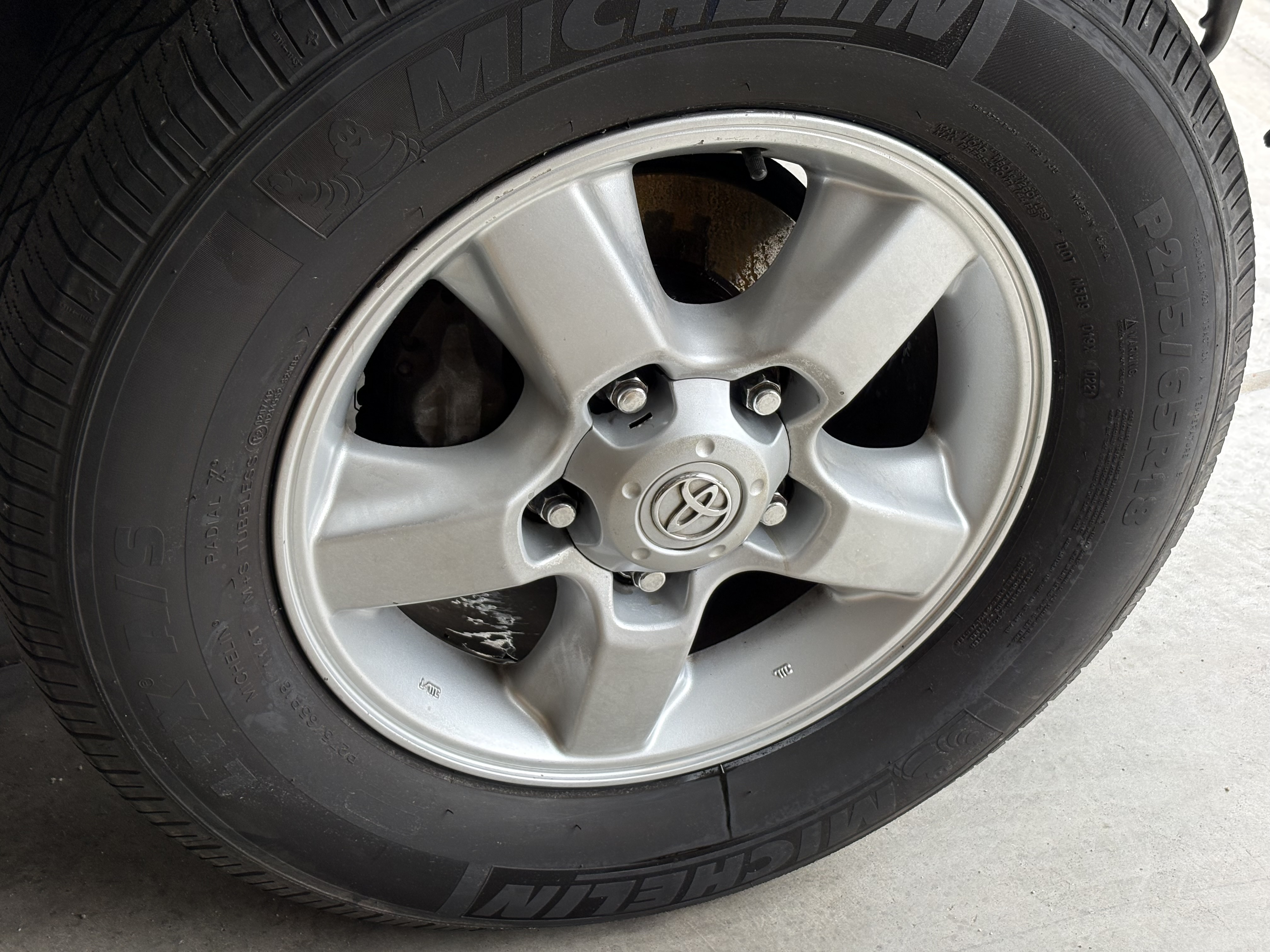 Used 2005 Toyota Land Cruiser w/ Convenience Pkg AWD/4WD image 25