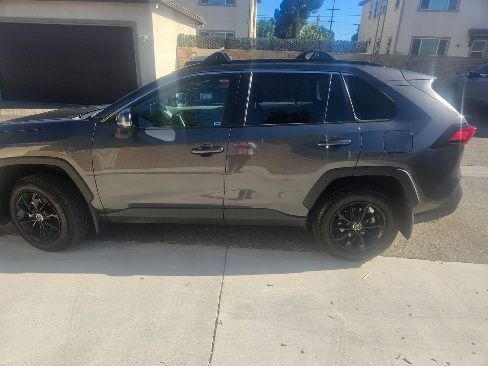 Used 2023 Toyota RAV4 XLE w/ Convenience Package FWD image 1