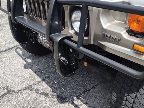 Used 2003 HUMMER H1 4-Door Wagon image 19