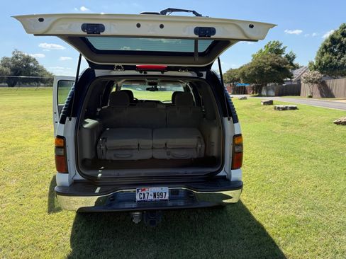 Used 2004 Chevrolet Tahoe LS w/ Preferred Equipment Group RWD image 8