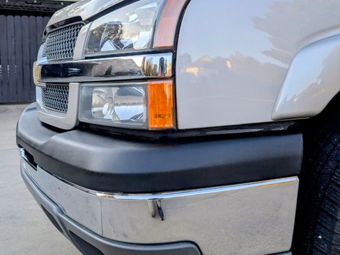 Used 2004 Chevrolet Silverado 1500 4x4 Extended Cab w/ Z71 Convenience Package 2 image 6