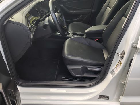 Used 2019 Volkswagen Jetta SE w/ Cold Weather Package image 11
