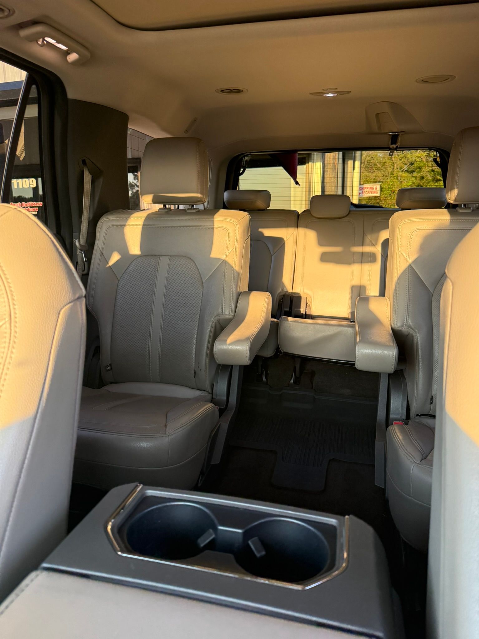 Used 2019 Ford Expedition Limited w/ Equipment Group 302A RWD image 4