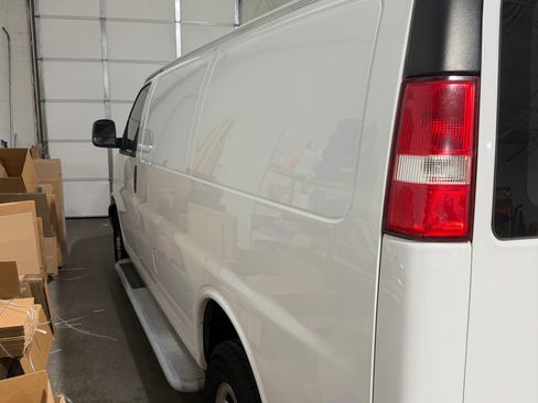 Used 2019 GMC Savana 2500 w/ Driver Convenience Package RWD image 9