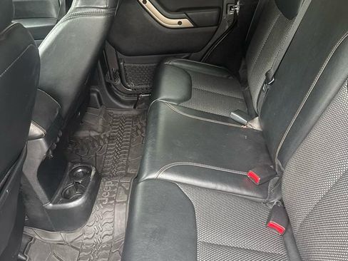 Used 2016 Jeep Wrangler Unlimited Sahara image 2