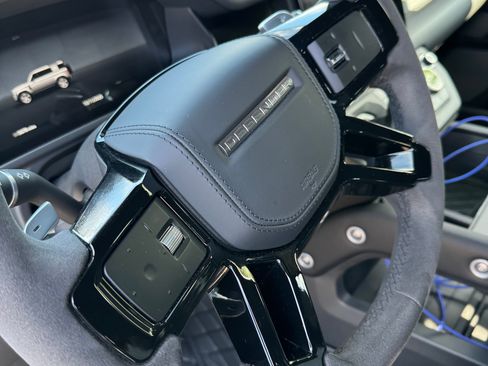 Used 2023 Land Rover Defender 110 image 18