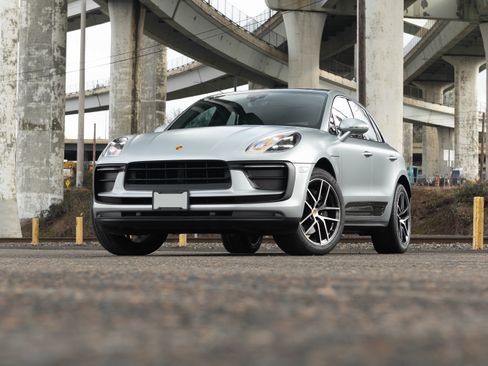 Used 2022 Porsche Macan Sport Edition image 1