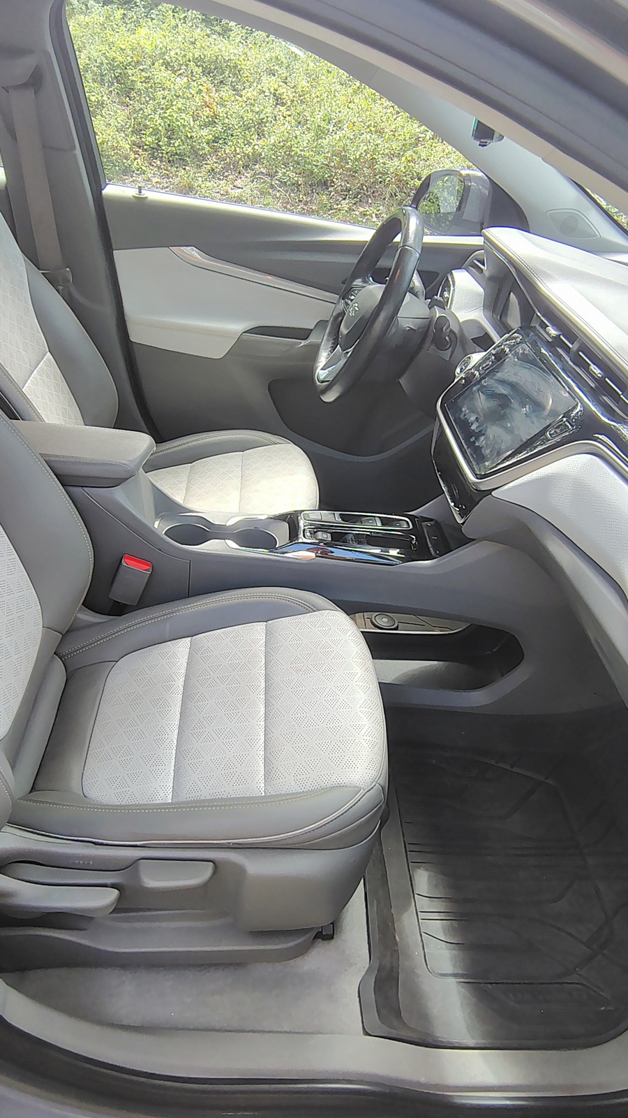 Used 2022 Chevrolet Bolt EUV Premier w/ Super Cruise Package FWD image 32