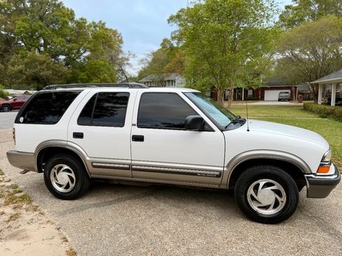 Used 2000 Chevrolet Blazer LT image 1