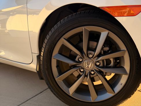 Used 2019 Honda Civic EX image 17