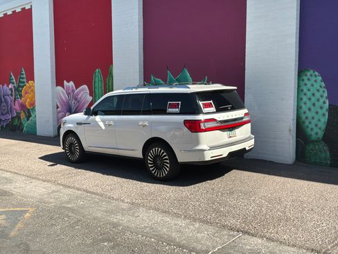 Used 2019 Lincoln Navigator Black Label w/ Cargo Package AWD/4WD image 4