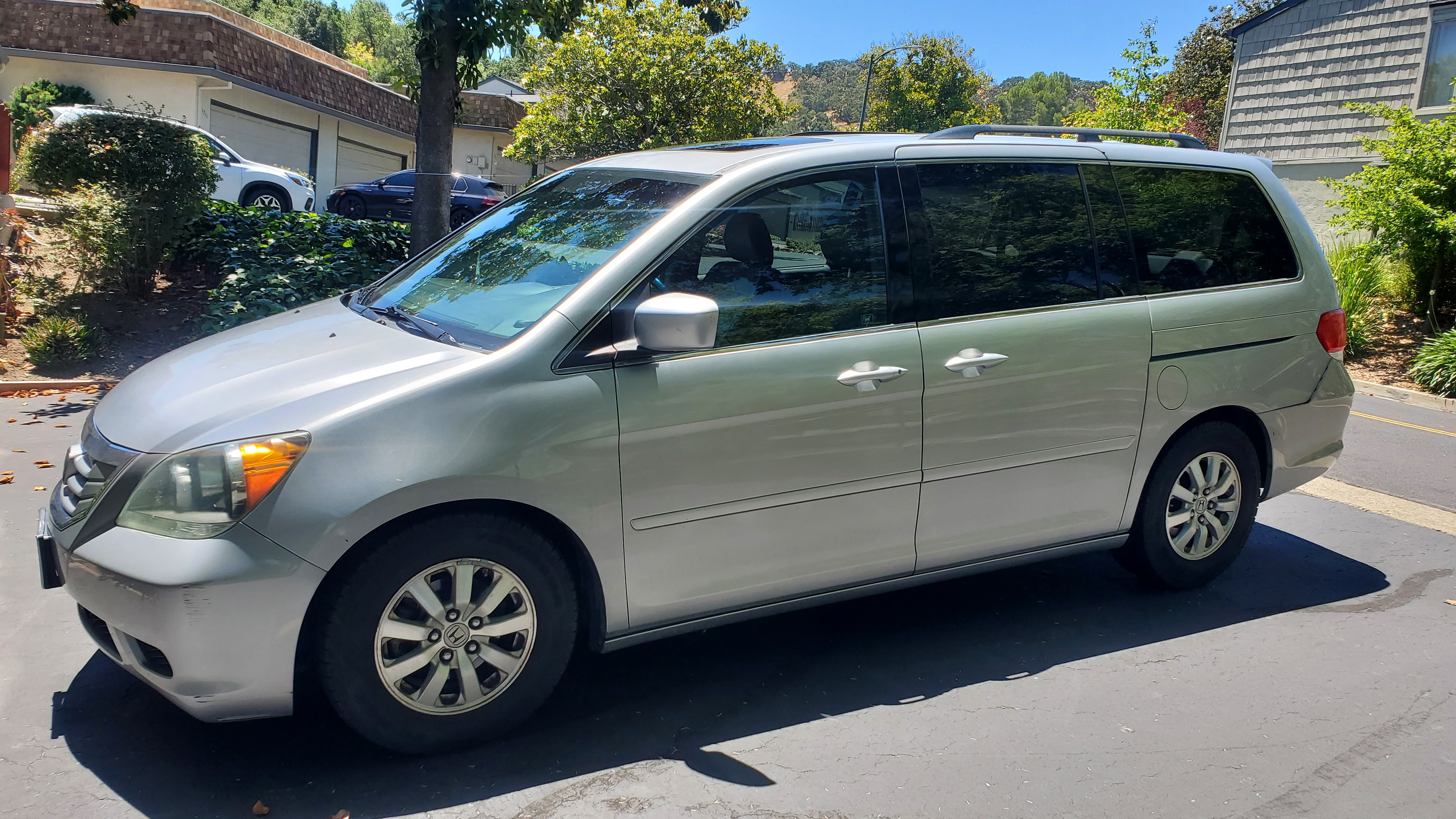 Used 2010 Honda Odyssey EX-L image 2