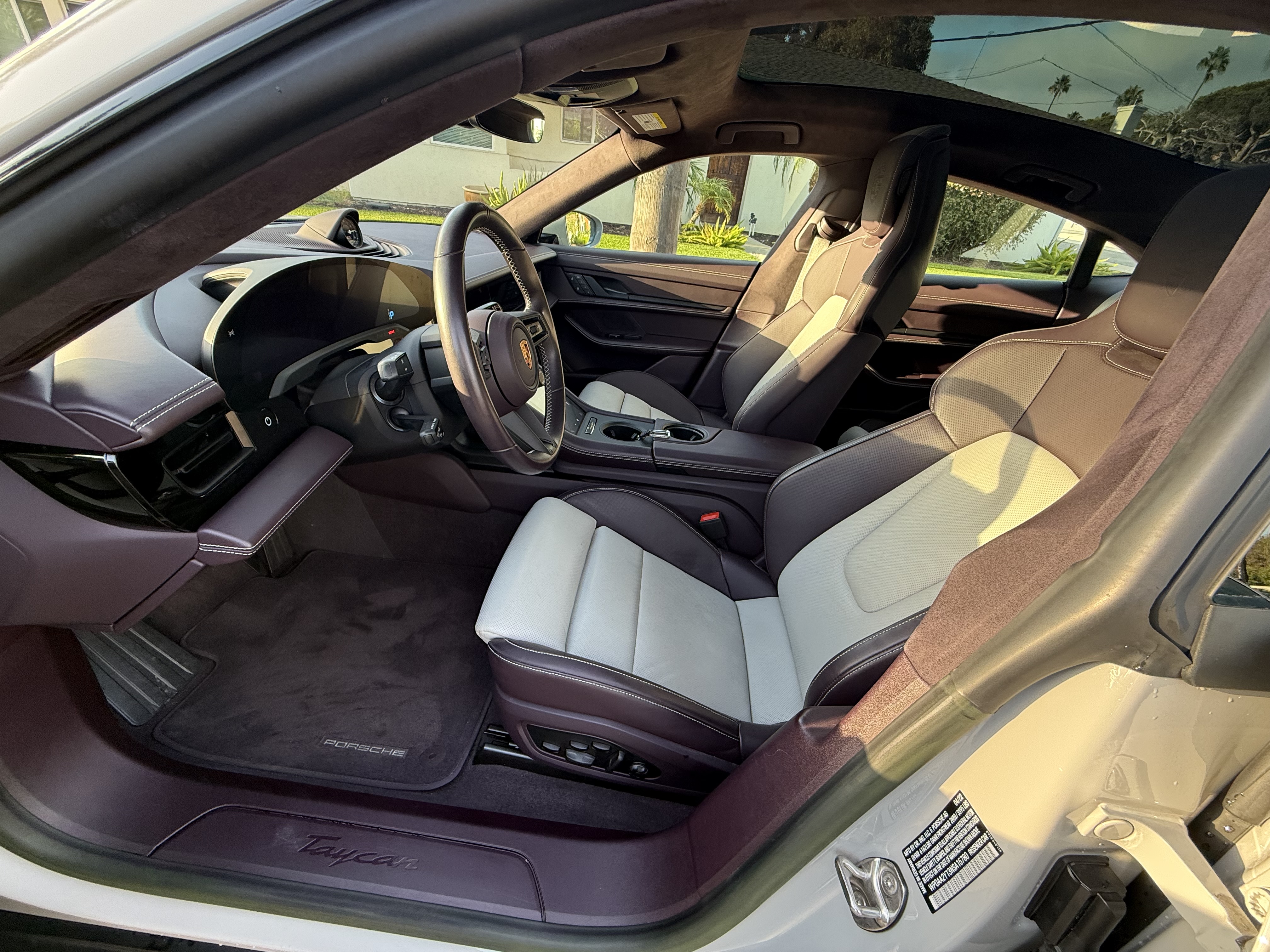 Used 2022 Porsche Taycan RWD image 8
