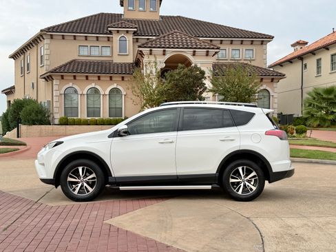 Used 2017 Toyota RAV4 XLE image 17