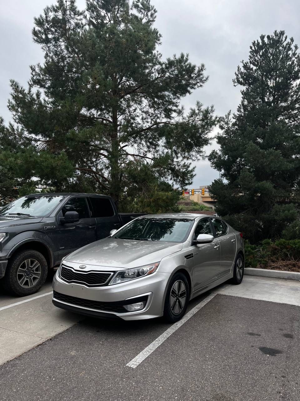 Used 2013 Kia Optima LX w/ Hybrid Convenience Pkg FWD image 2
