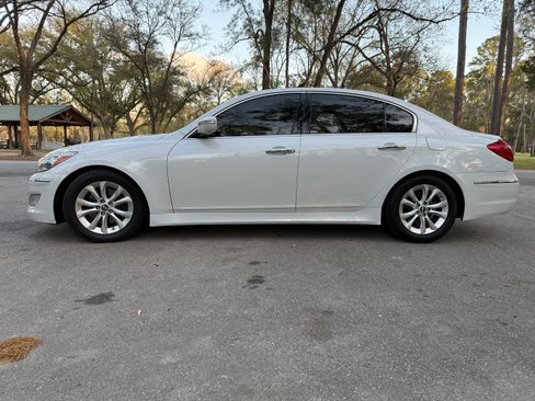 Used 2013 Hyundai Genesis 3.8 image 2