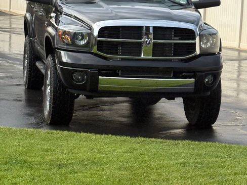 Used 2007 Dodge Ram 2500 Truck Laramie AWD/4WD image 2