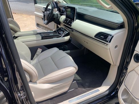 Used 2019 Lincoln Navigator Select RWD image 16