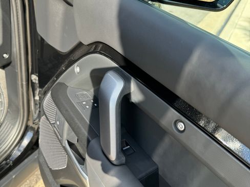 Used 2023 Land Rover Defender 110 image 10