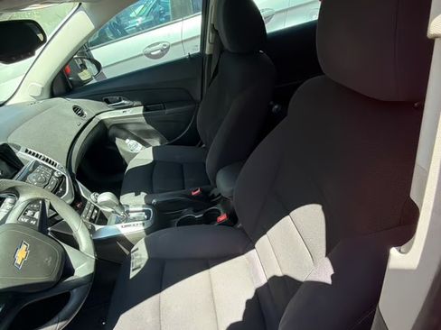 Used 2015 Chevrolet Cruze LT FWD image 12