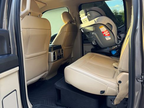 Used 2019 Ford F250 Lariat w/ Lariat Value Package AWD/4WD image 16