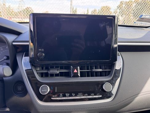 Used 2024 Toyota Corolla Cross LE w/ Moonroof Package image 6