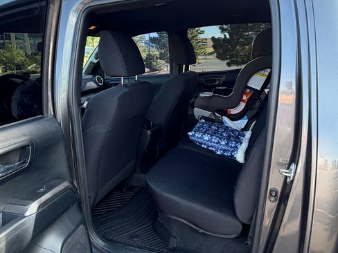 Used 2016 Toyota Tacoma TRD Sport w/ Towing Package AWD/4WD image 19