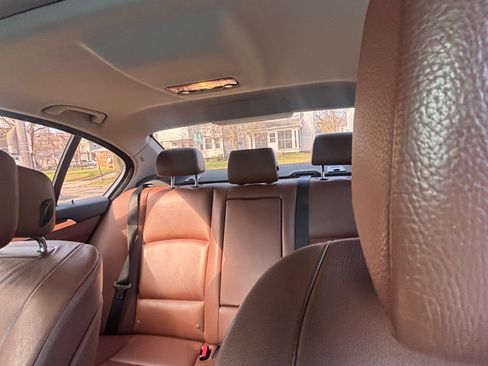 Used 2012 BMW 528i xDrive Sedan image 10