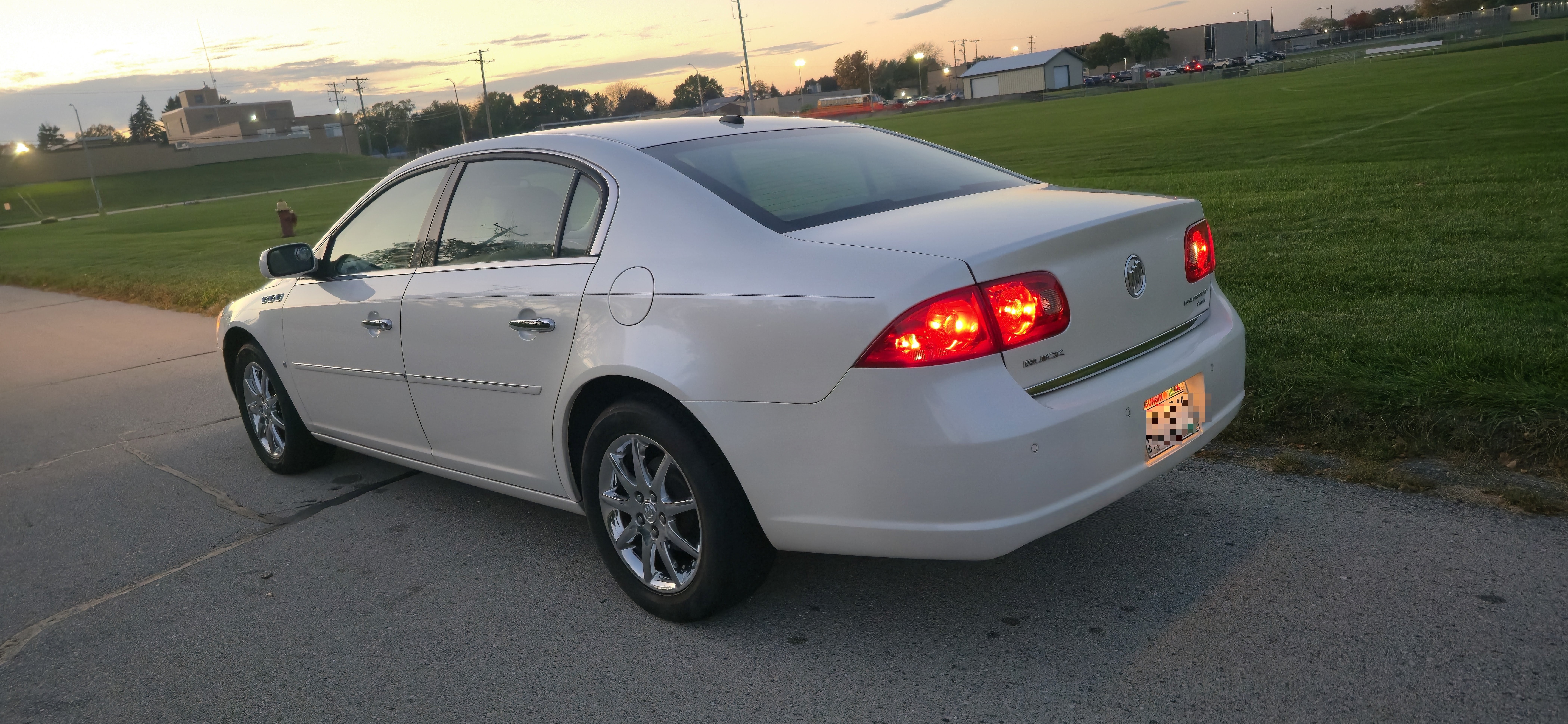 Used 2008 Buick Lucerne CXL w/ Driver Confidence Package FWD image 22