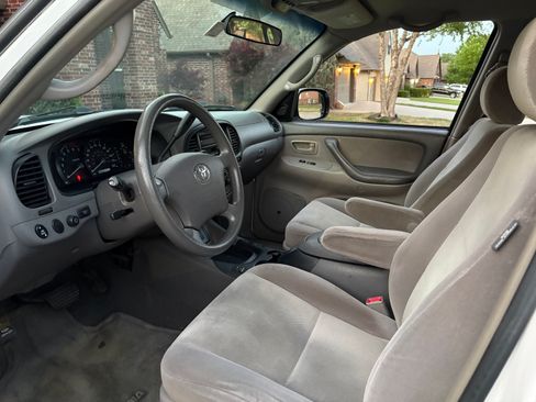 Used 2007 Toyota Sequoia SR5 image 9