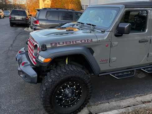 Used 2021 Jeep Wrangler Unlimited Rubicon w/ Safety Group image 5