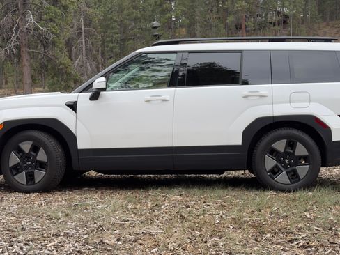 Used 2025 Hyundai Santa Fe SEL image 2