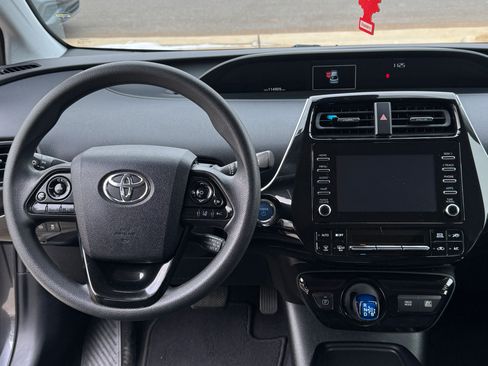 Used 2020 Toyota Prius LE image 8
