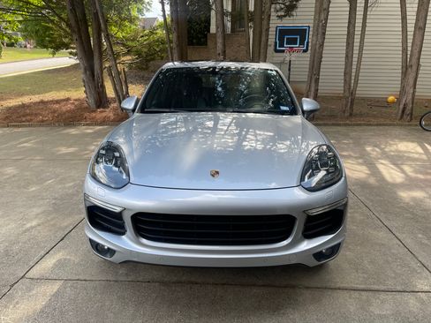 Used 2018 Porsche Cayenne Platinum Edition AWD/4WD image 4