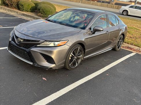 Used 2018 Toyota Camry XSE image 1