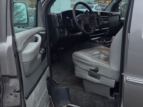 Used 2007 GMC Savana 3500 Extended Passenger w/ LT Preferred Equipment Group image 8