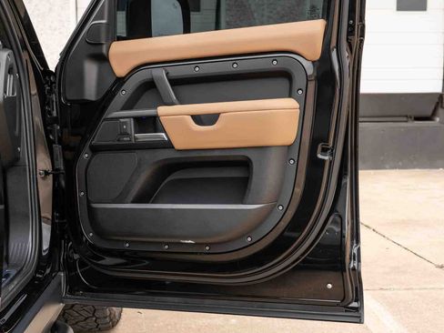 Used 2025 Land Rover Defender 130 V8 image 14