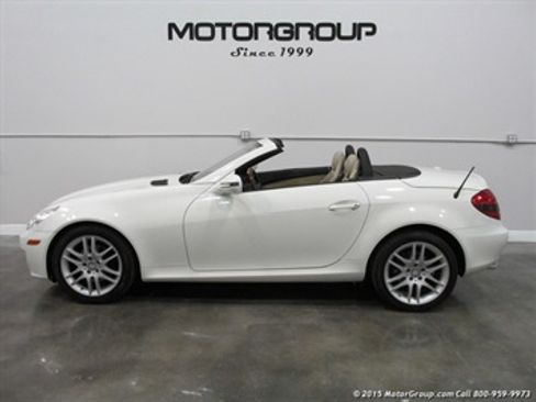 Used 2009 Mercedes-Benz SLK 300 image 2